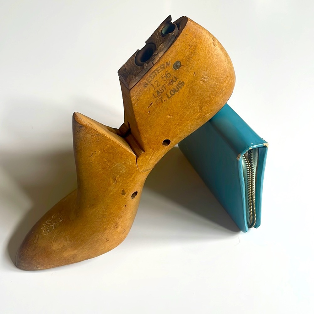 Vintage wooden shoe mold last form Western Last Co high heeled display piece